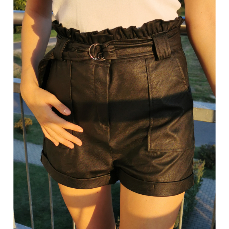 Bőrhatású rövidnadrág - fekete